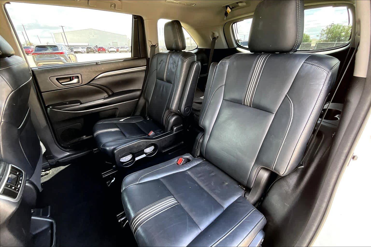 Used 2018 Blizzard Pearl Toyota SE image 30