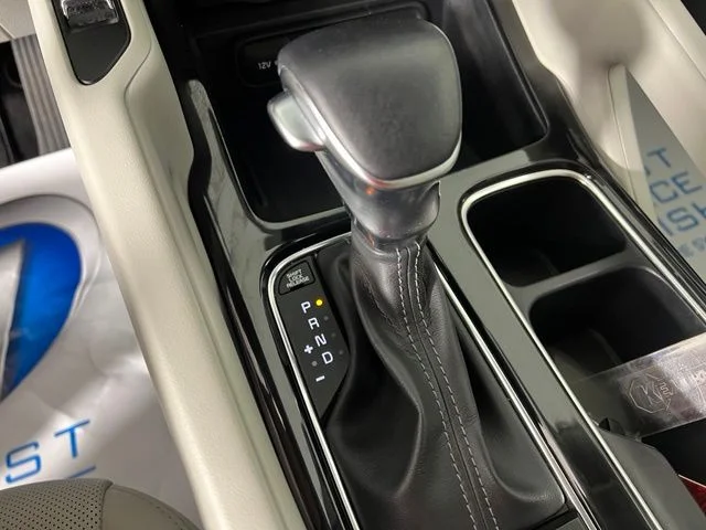 Used 2023 White Kia S image 25