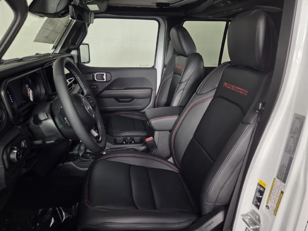 New 2026 Bright White Clear-Coat Exterior Paint Jeep Rubicon X image 9