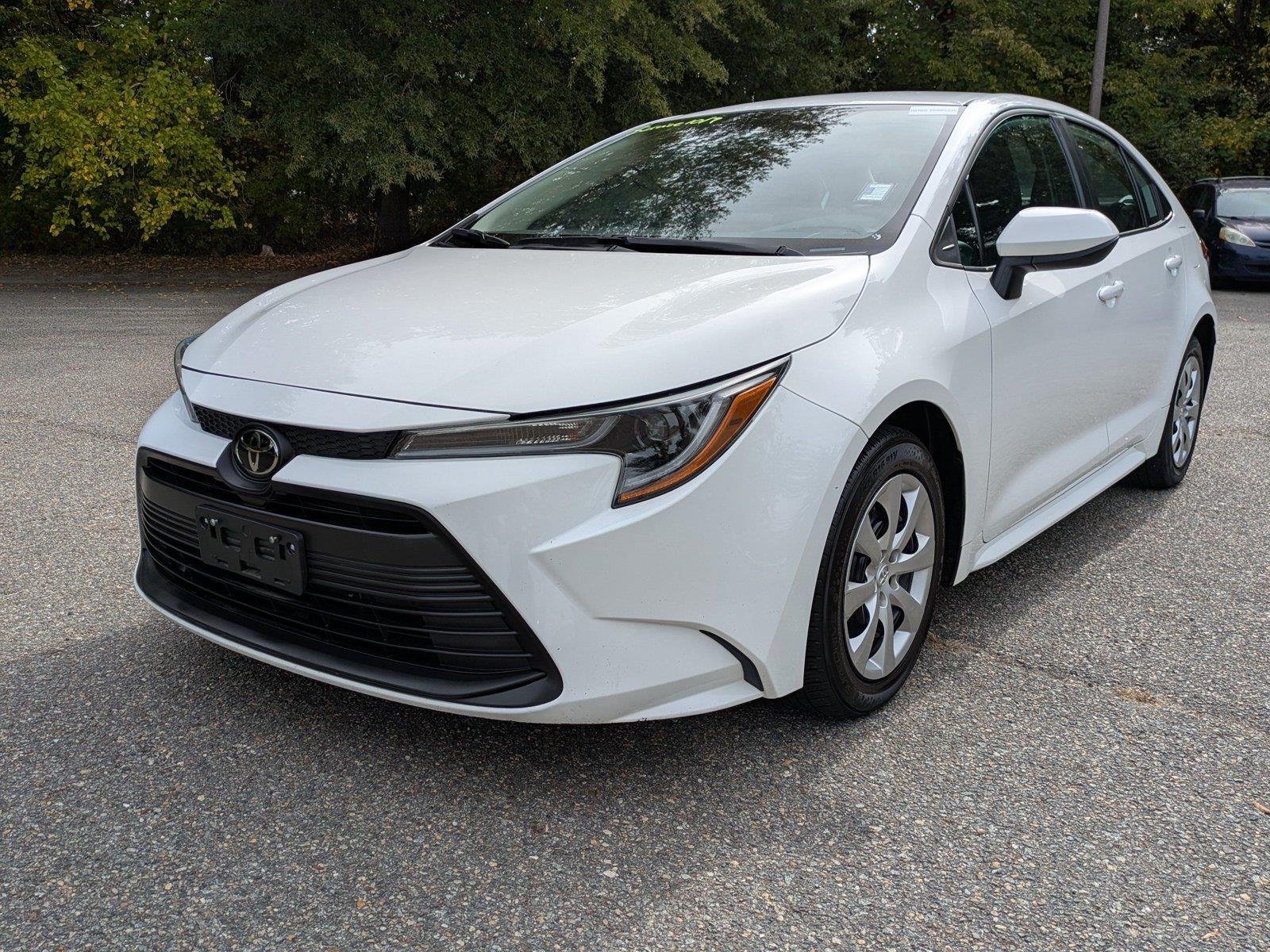 Used 2024  Toyota LE image 8