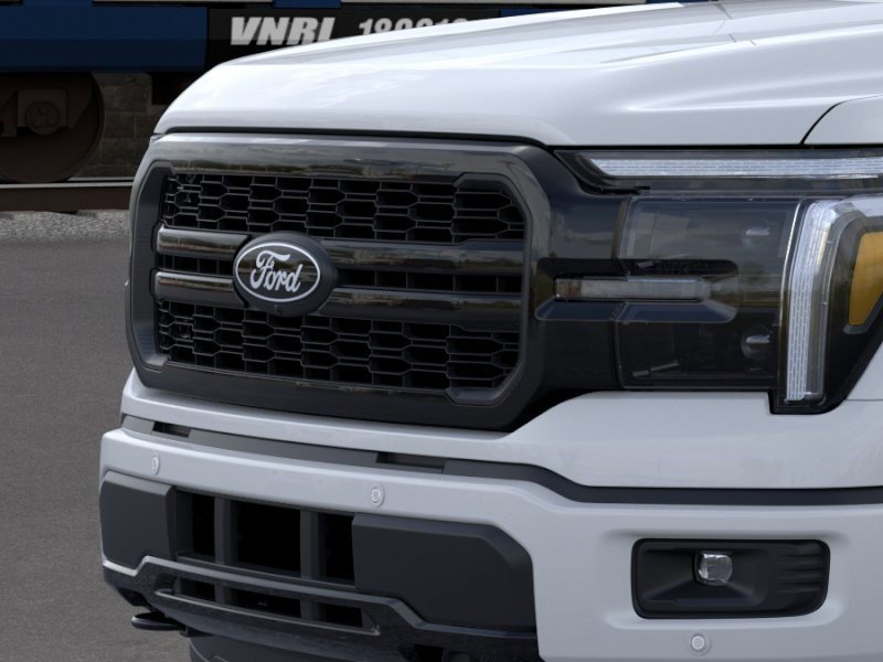 New 2026 Oxford White Ford LARIAT image 18