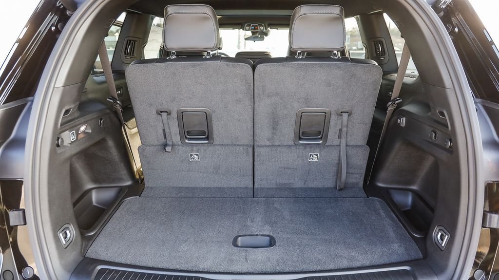 New 2026 Diamond Black Jeep Altitude image 32