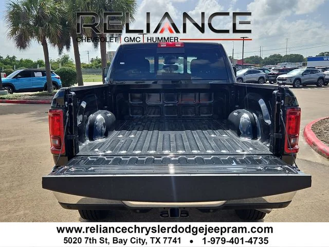 New 2026 Diamond Black Crystal Pearl-Coat Exterior Paint RAM Tradesman image 7