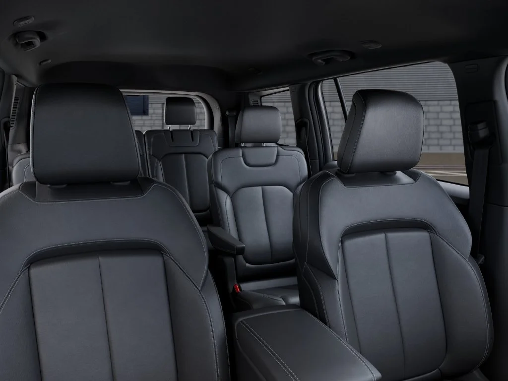 Used 2025 White Jeep Limited image 27