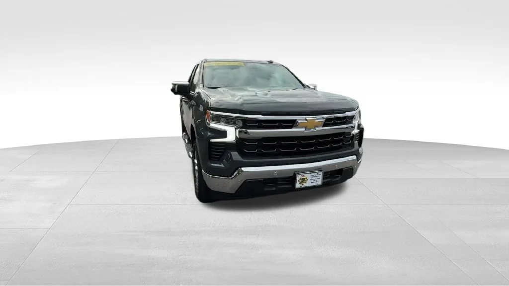 Used 2025 Gray Chevrolet LT image 10