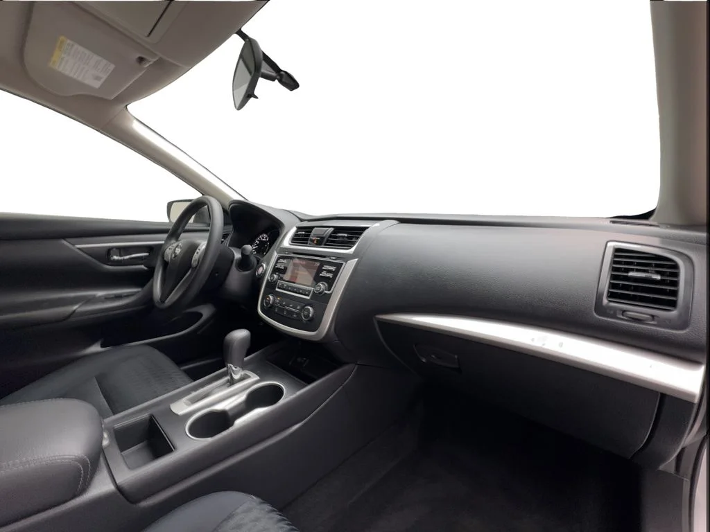 Used 2018 Silver Nissan 2.5 S image 31