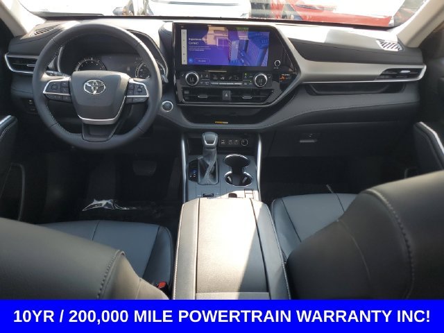 2025 Toyota Highlander XLE - Photo 23