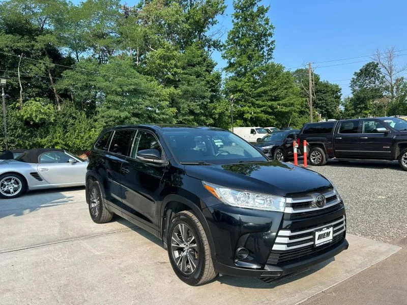 Used 2018 Black Toyota LE Sport Utility 4D image 15