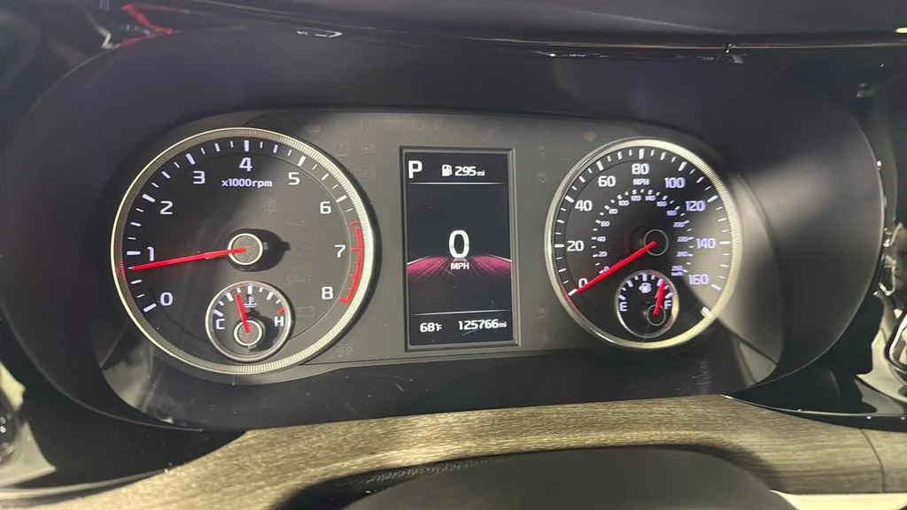 Used 2022 White Kia EX image 19