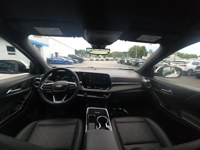 Used 2025 White Chevrolet LT image 13