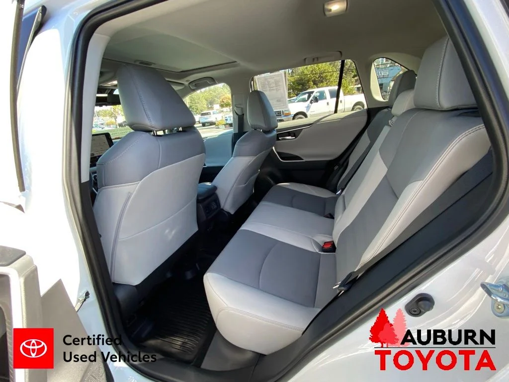 Certified Used 2025 Wind Chill Pearl Toyota Limited image 26