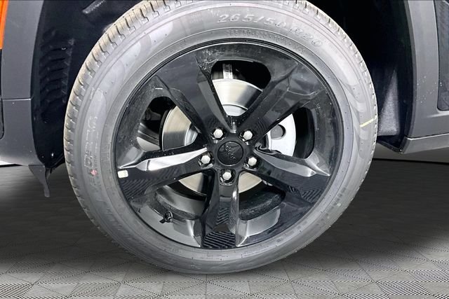 New 2026 Diamond Black Crystal Pearl-Coat Exterior Paint Jeep Limited image 13