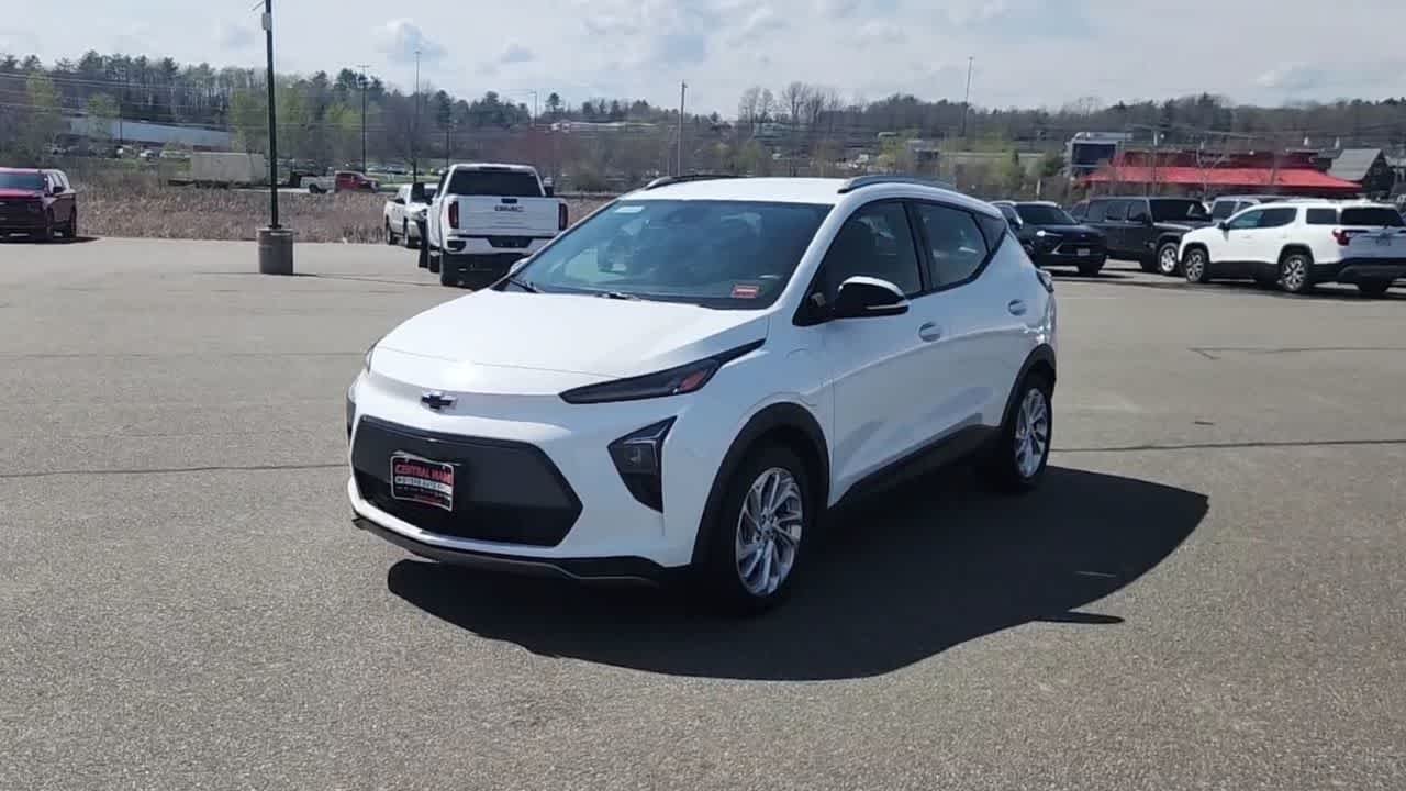 Used 2023 Summit White Chevrolet LT image 4