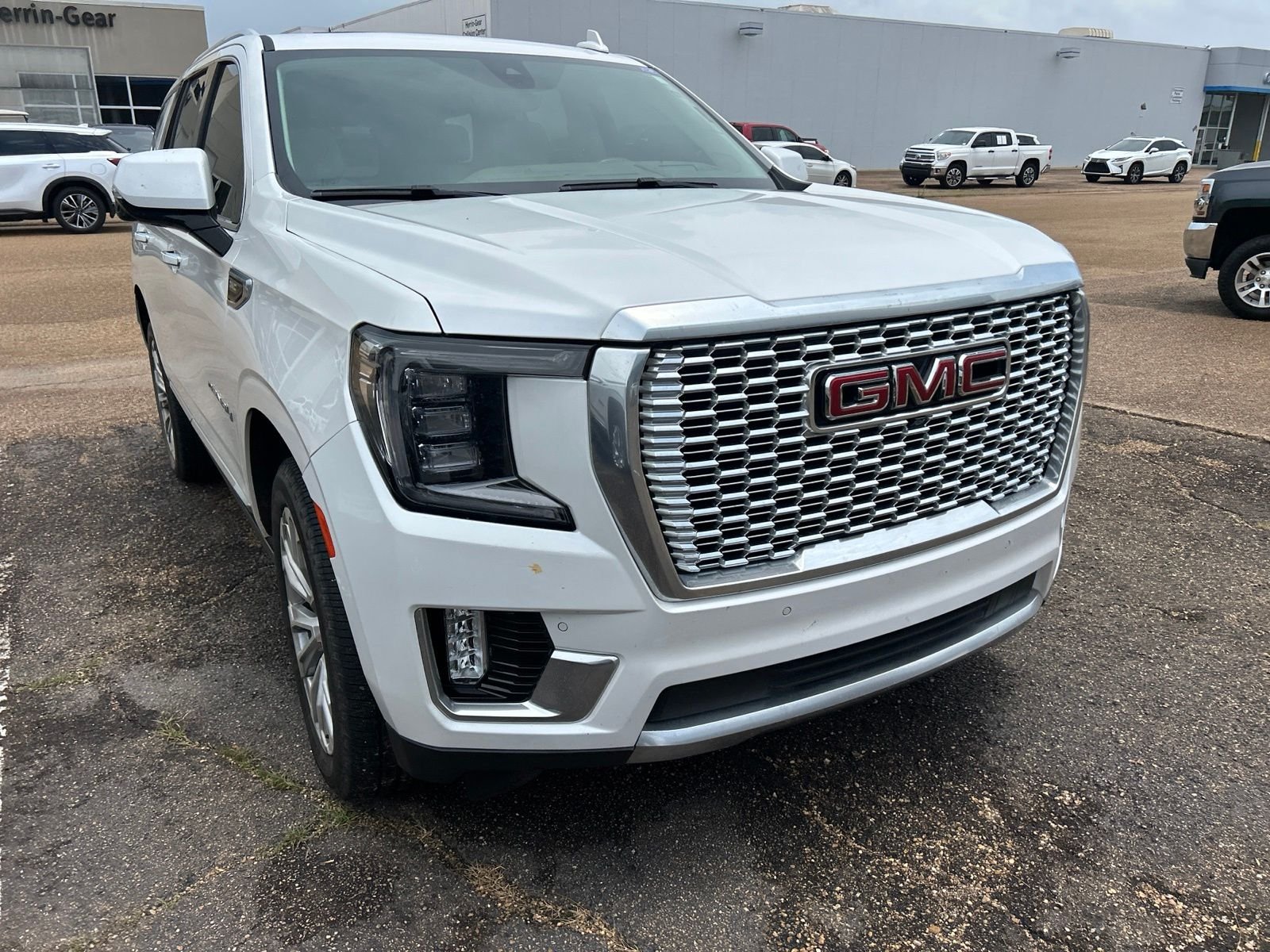 Used 2022 White GMC Denali image 10
