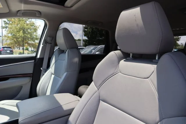 Used 2018 Lunar Silver Metallic Acura 3.5L image 19