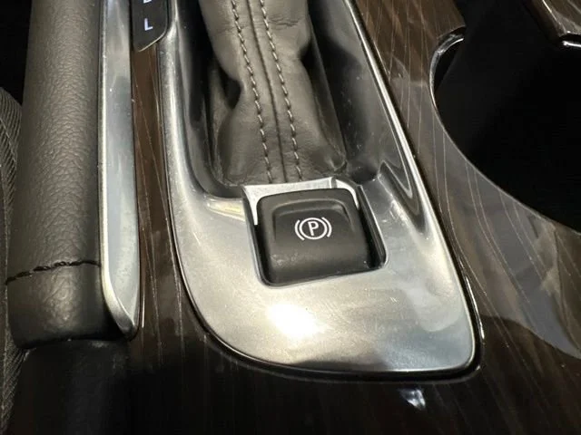 Used 2022 Silver Ice Metallic Chevrolet Premier image 23