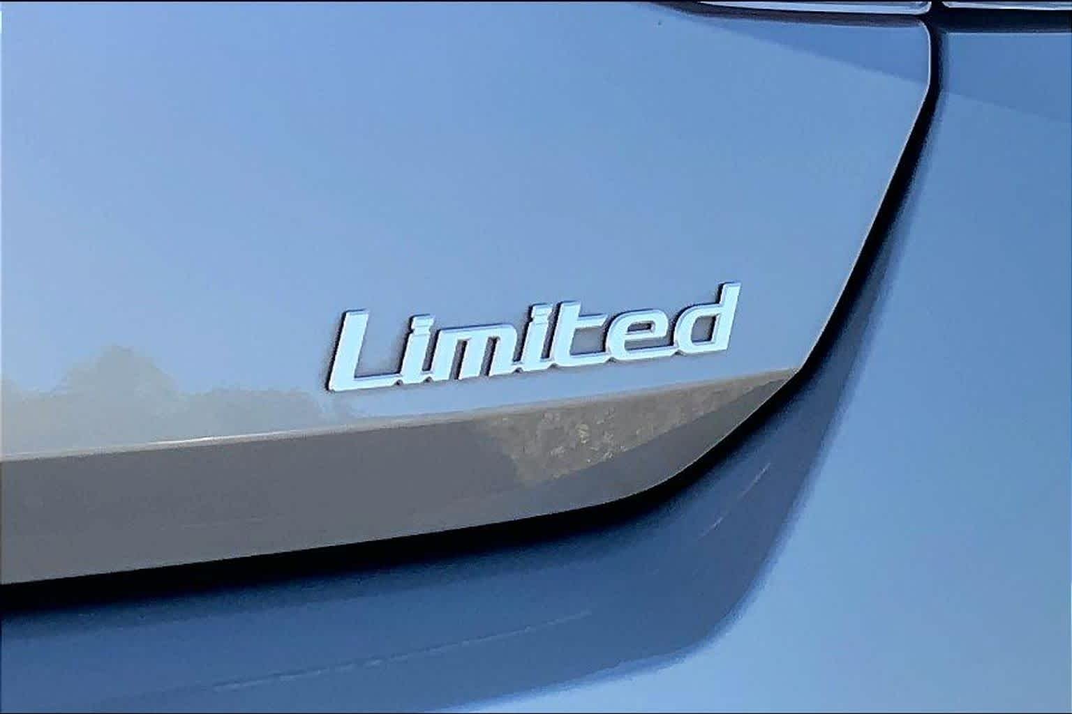Used 2024 Fluid Metal Hyundai Limited image 9