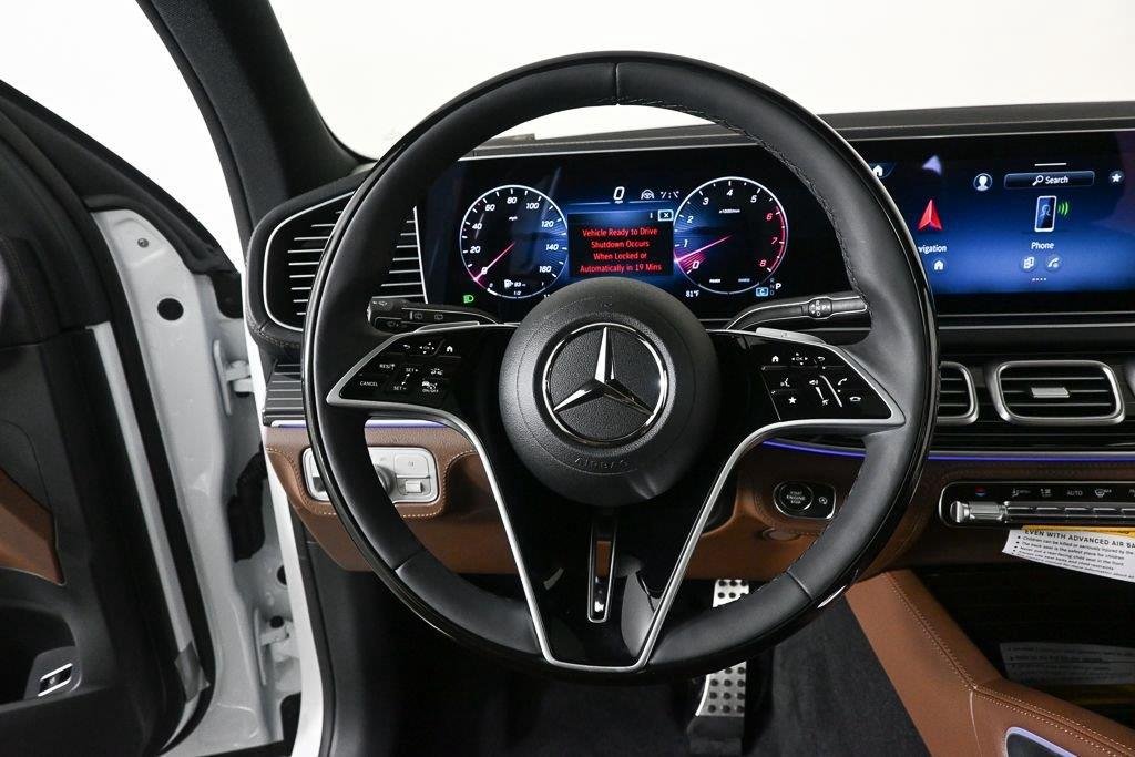 New 2026 MANUFAKTUR Moonlight White Metallic Mercedes-Benz GLS 450 image 2