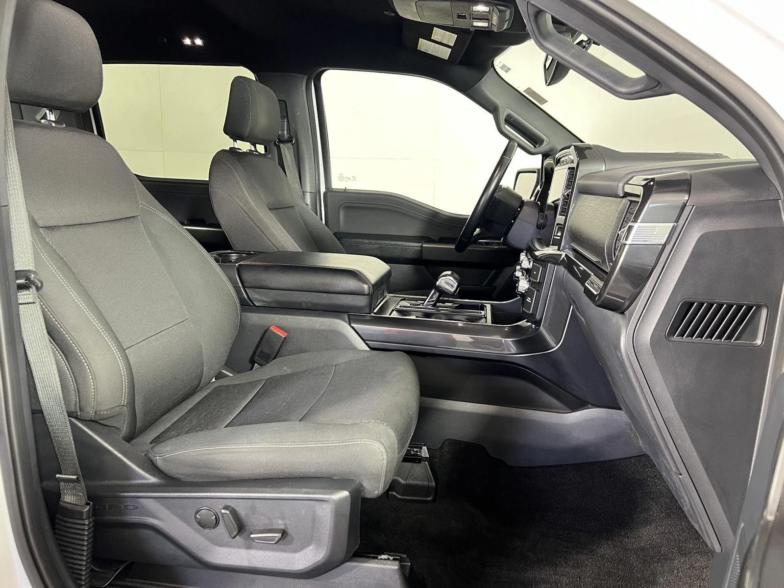 Used 2022 Oxford White Ford XLT image 23