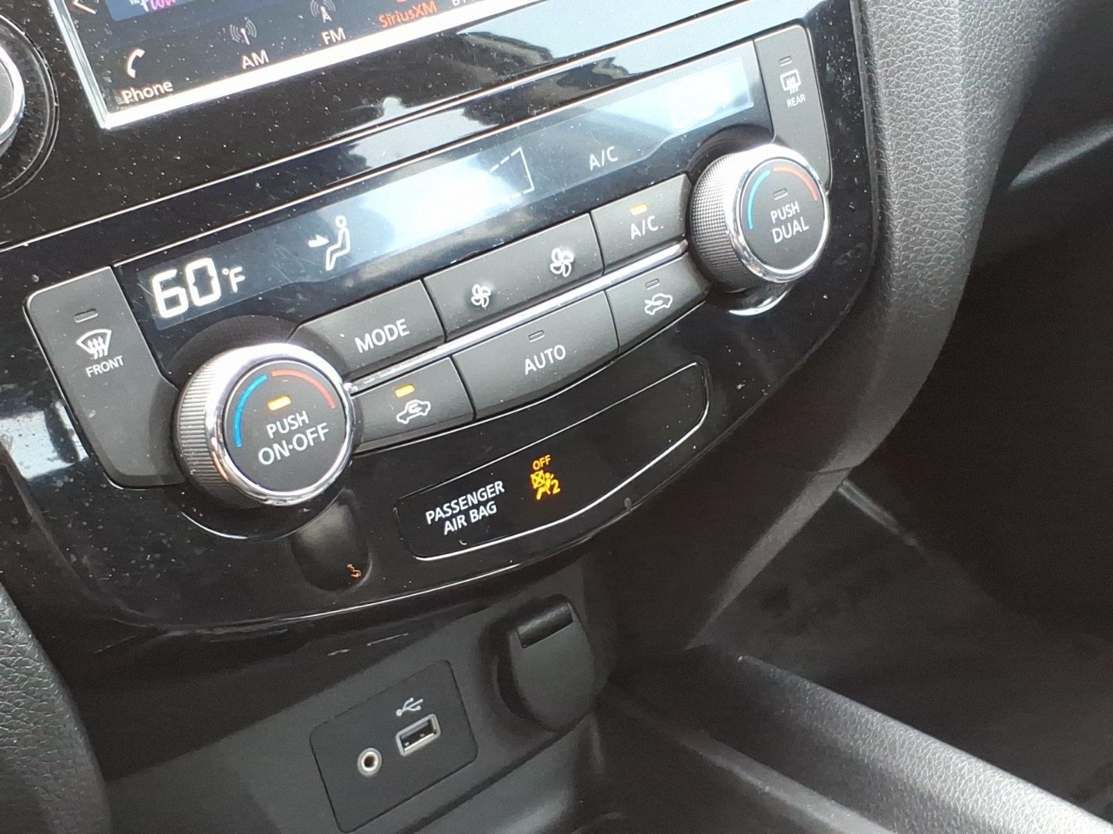 Used 2021 Pearl White Tricoat Nissan SL image 17