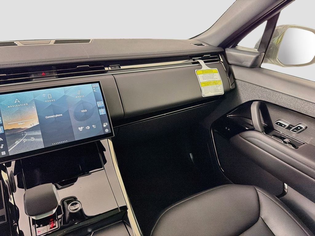New 2026 Fuji White Land Rover Dynamic SE image 25