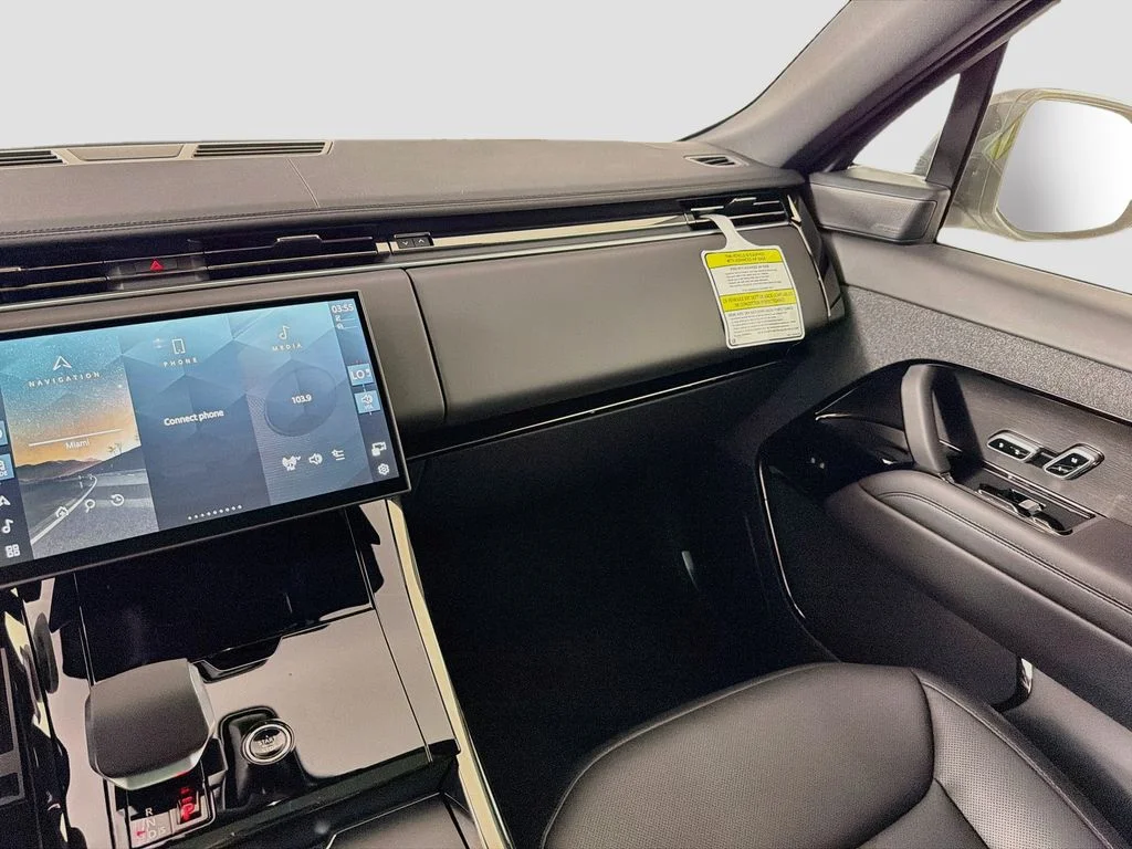 New 2026 Fuji White Land Rover Dynamic SE image 25