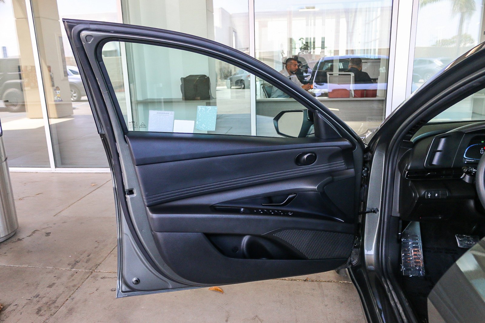 2025 Hyundai Elantra SEL - Photo 24