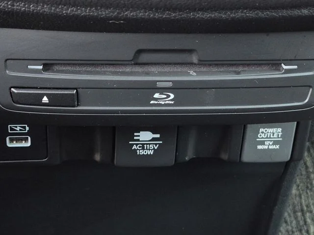 Used 2023 Platinum White Pearl Honda Touring image 36