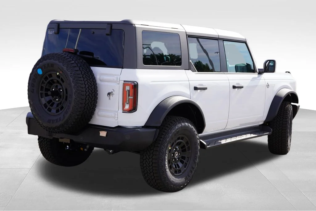 New 2026 White Ford Outer Banks image 3
