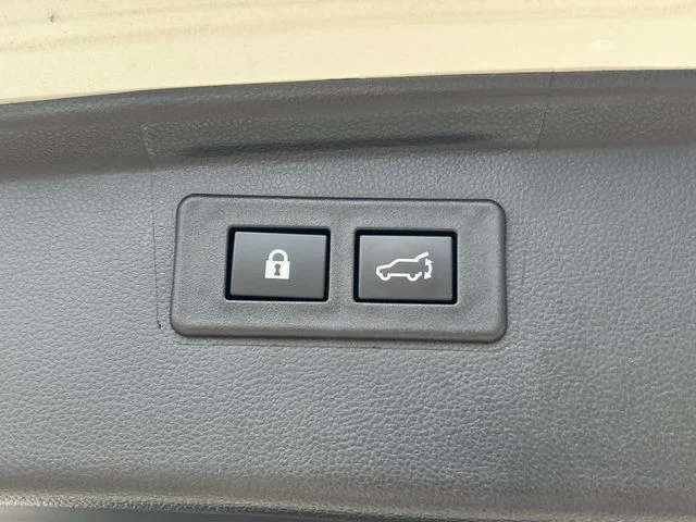 Used 2023 White Subaru Premium image 37
