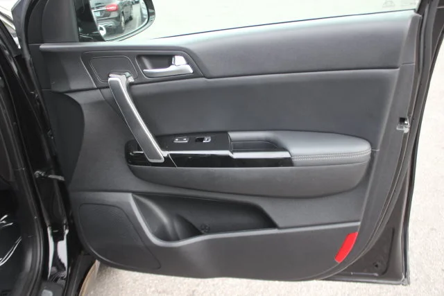 Used 2020 Red Kia S image 30