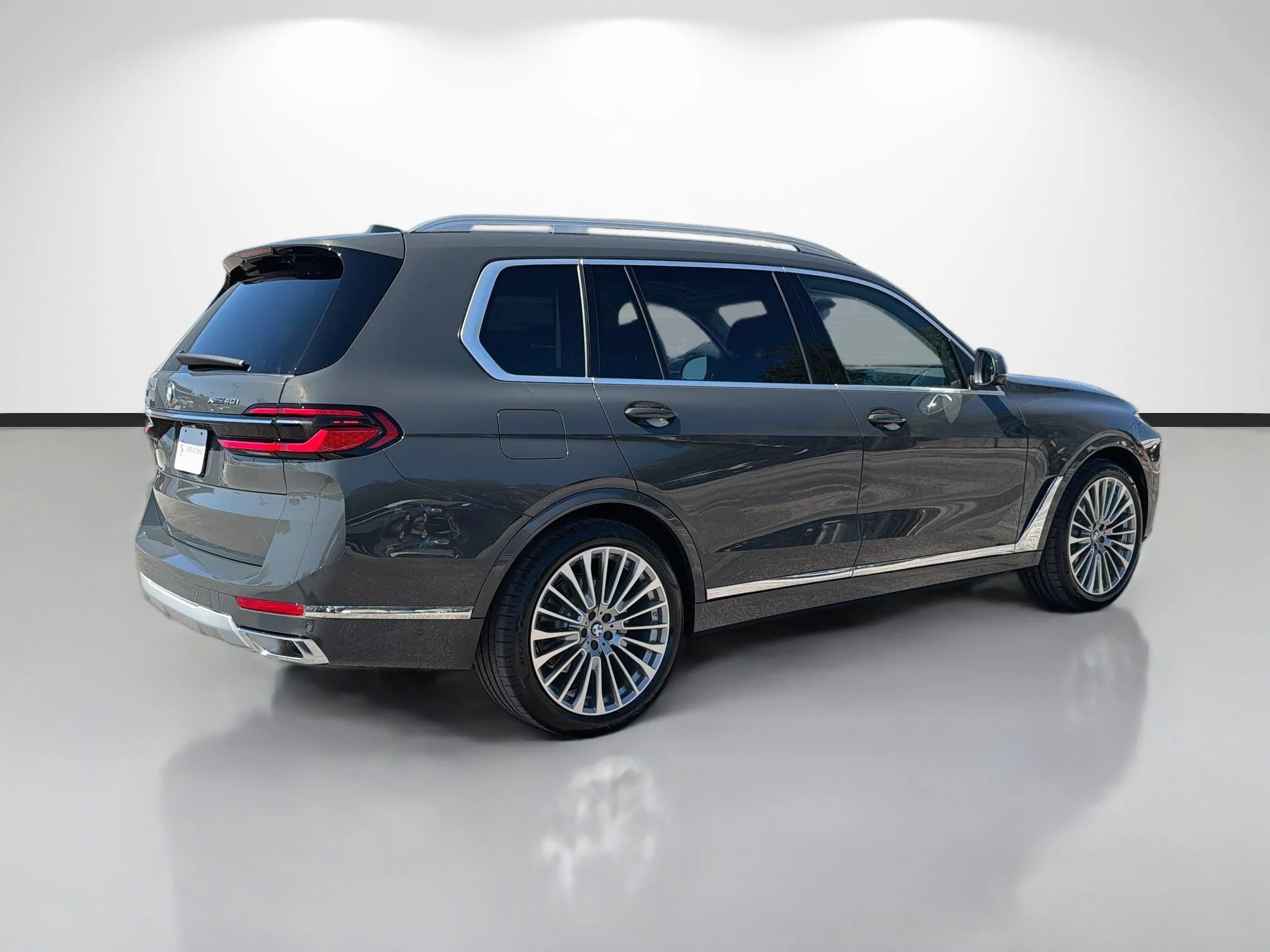 New 2027 Dravit Grey Metallic BMW xDrive40i image 3