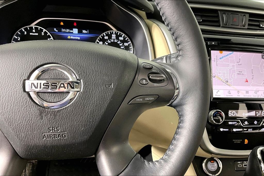 Used 2022 Red Nissan Platinum image 11