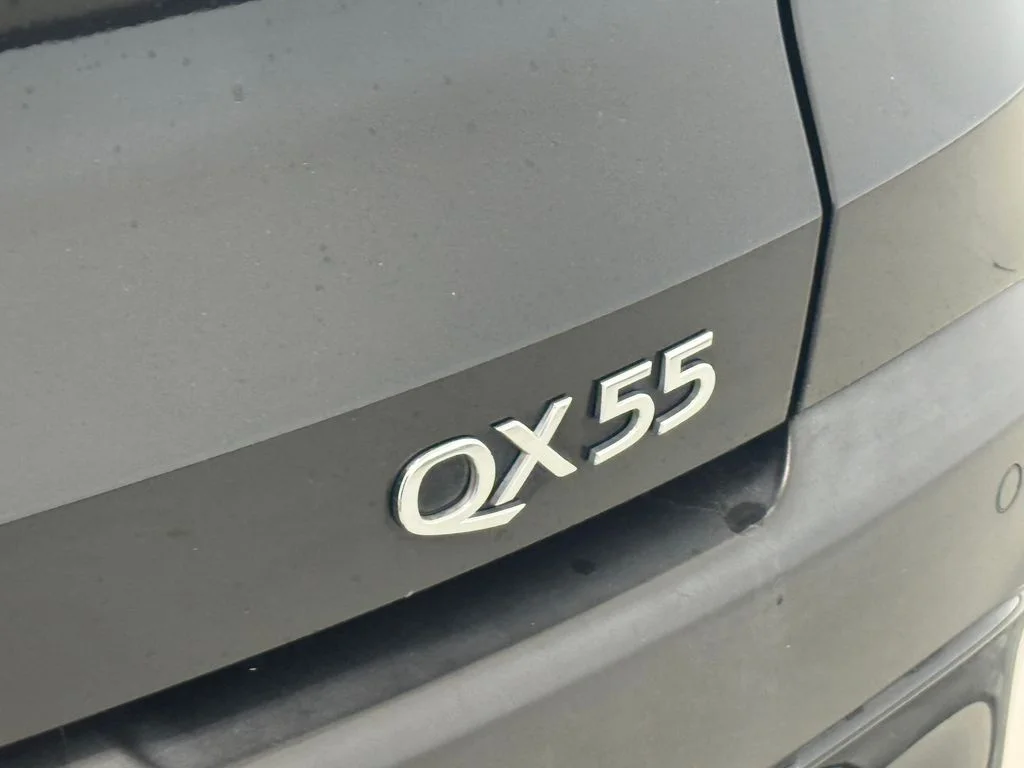 Certified Used 2022 Black INFINITI LUXE image 15