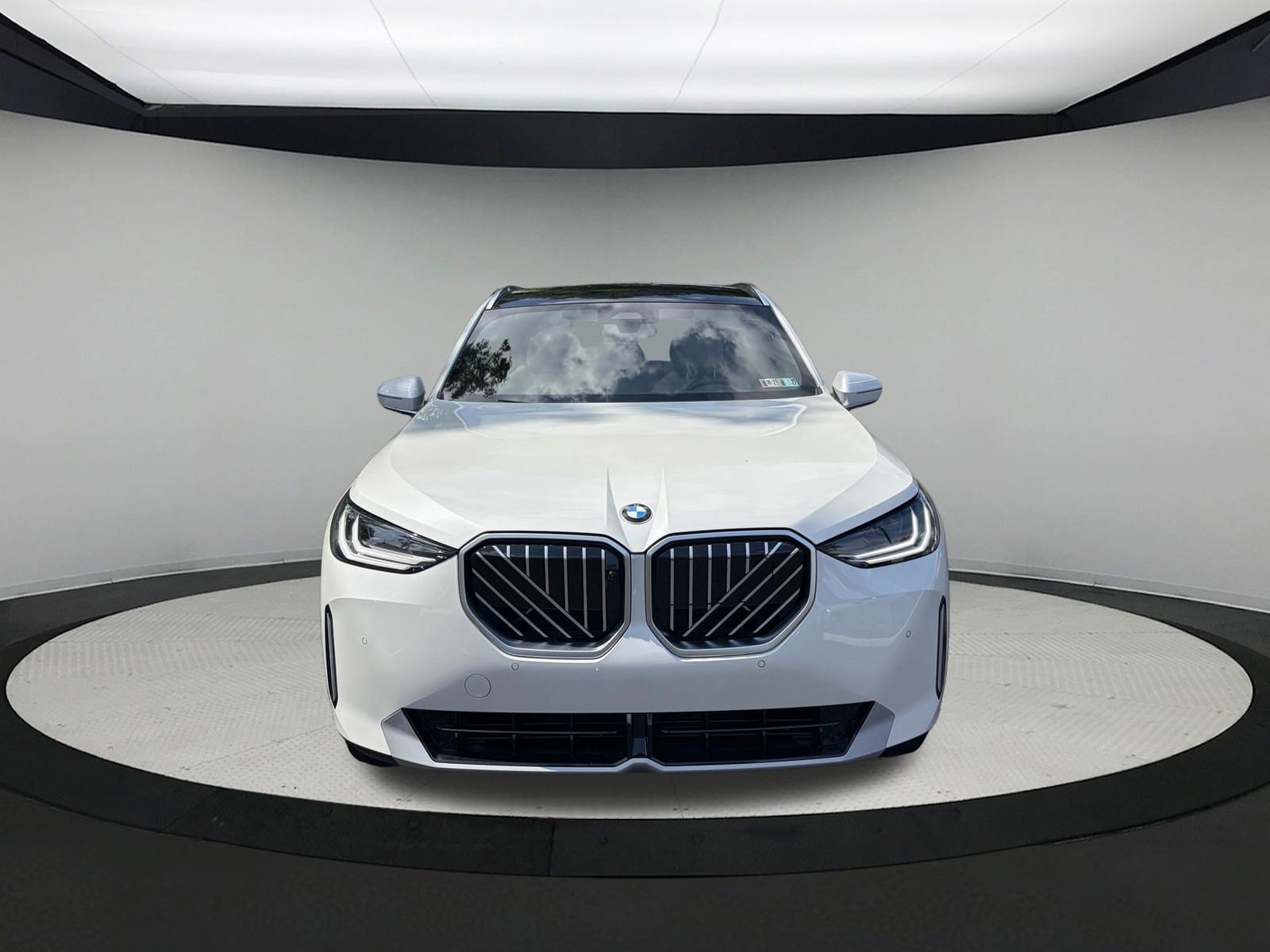 New 2026 Mineral White Metallic BMW 30 xDrive image 2