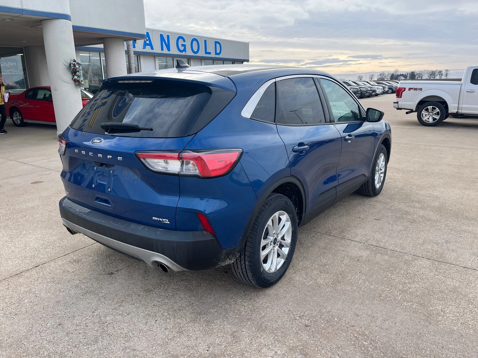 Used 2022 Atlas Blue Metallic Ford SE image 8