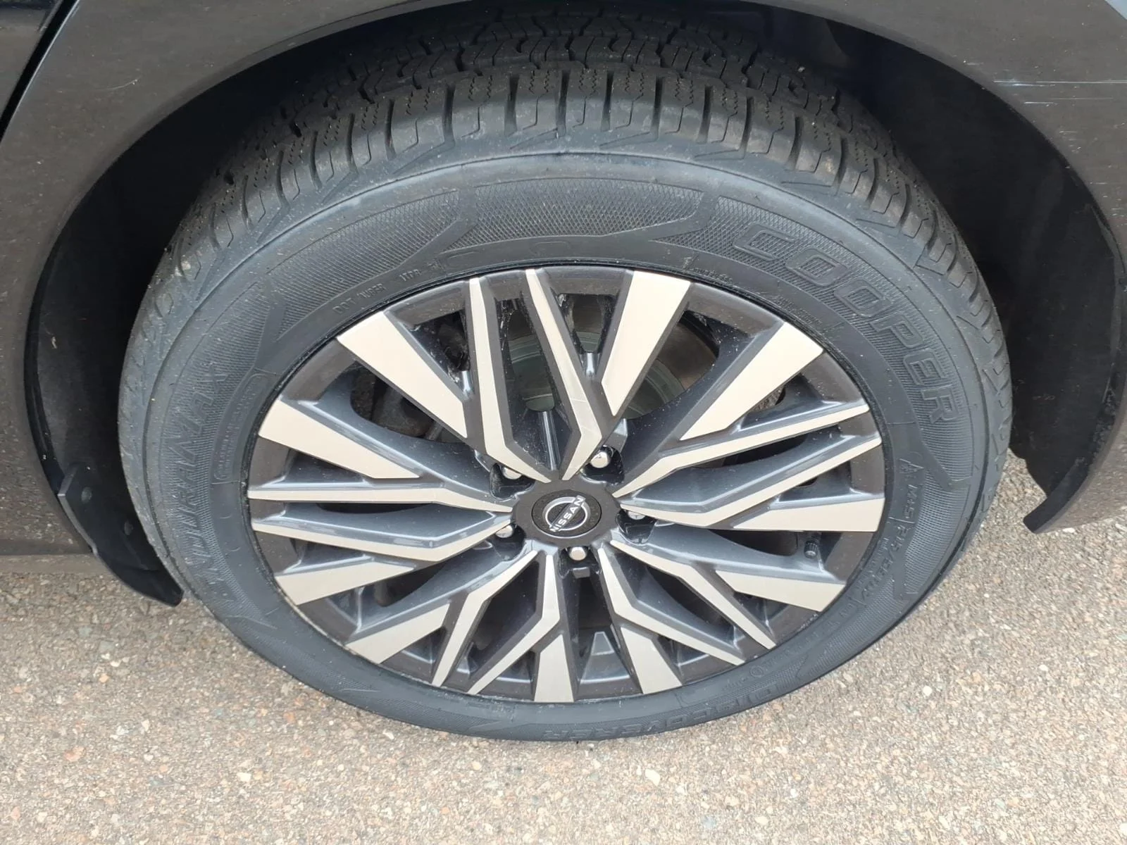 Used 2025 Super Black Nissan 2.5 SV image 8