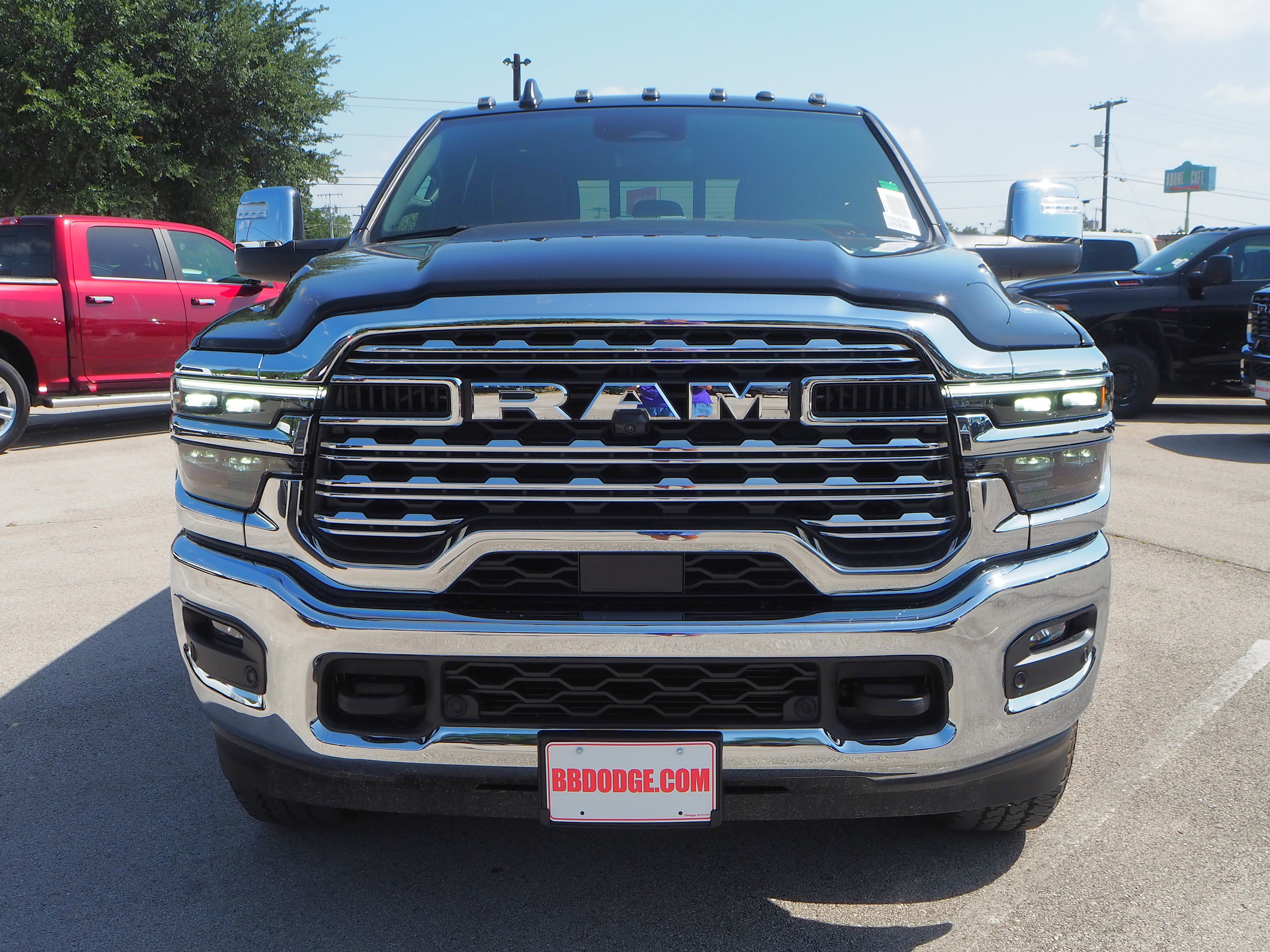 New 2025 Diamond Black Crystal Pearl-Coat Exterior Paint RAM Limited image 3