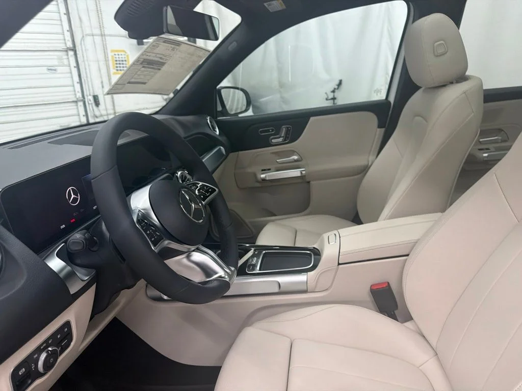 New 2026 White Mercedes-Benz GLB 250 image 14