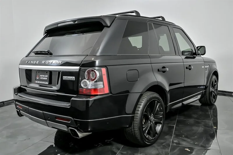 Used 2013 Santorini Black Metallic Land Rover Autobiography image 10