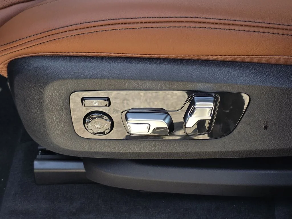 New 2027 Dravit Grey Metallic BMW M60i image 19