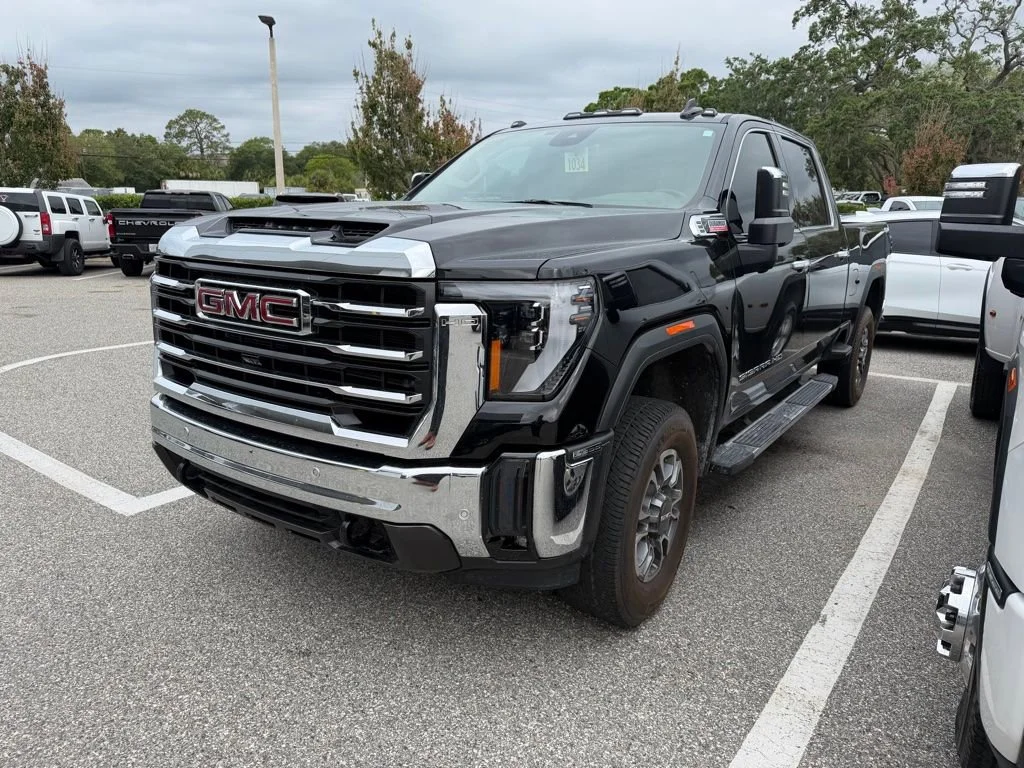 Certified Used 2024 Onyx Black GMC SLT image 4