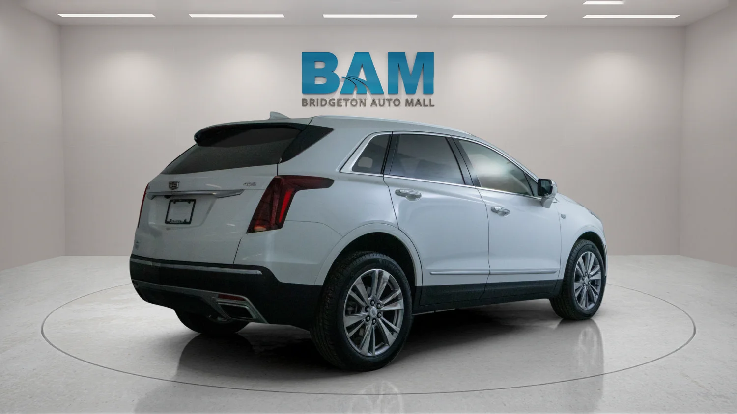 Used 2025 Crystal White Tricoat Cadillac Premium Luxury image 7