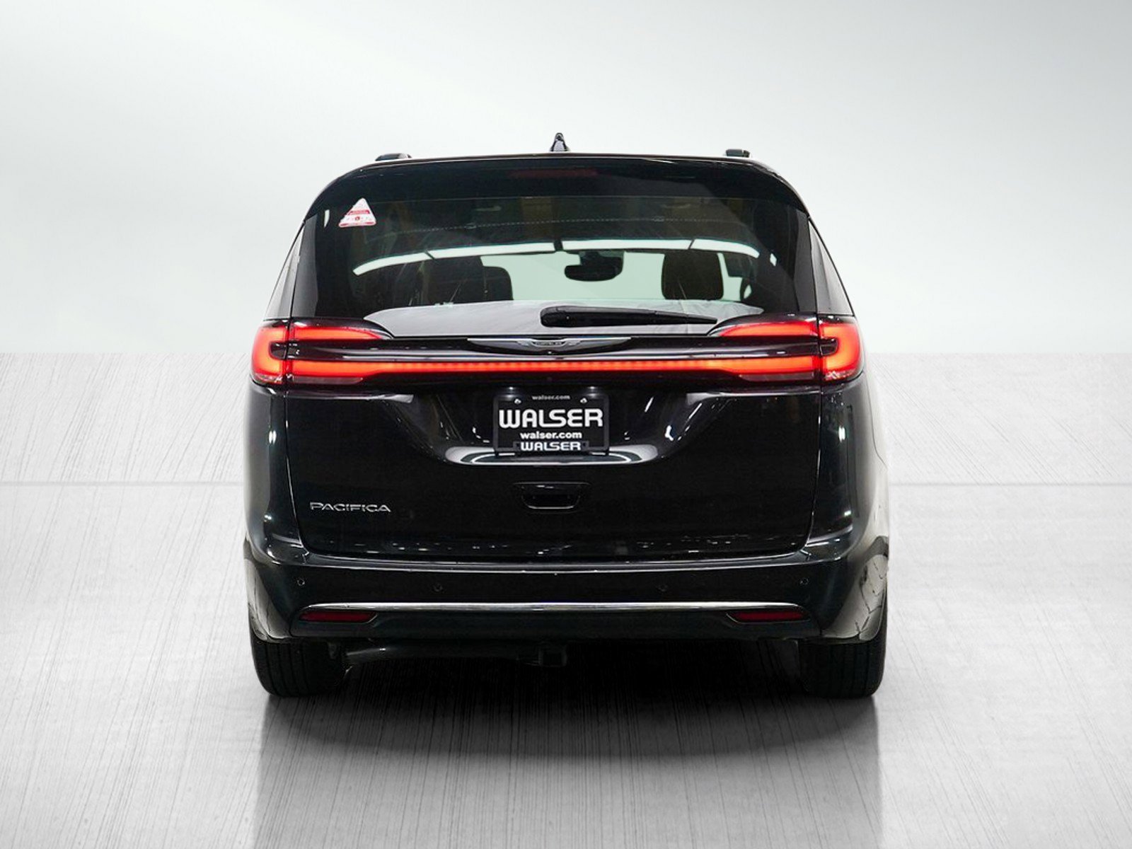 Used 2021 Brilliant Black Crystal Pearlcoat Chrysler Touring L FWD image 5