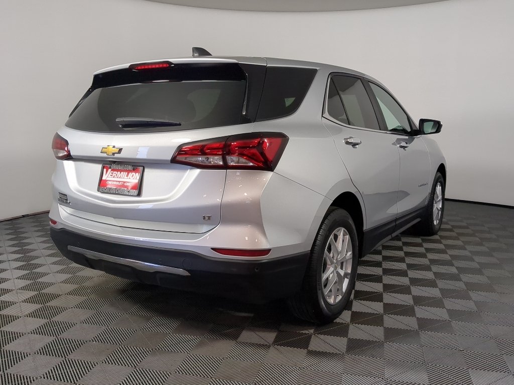 Used 2022 Silver Ice Metallic Chevrolet LT image 9