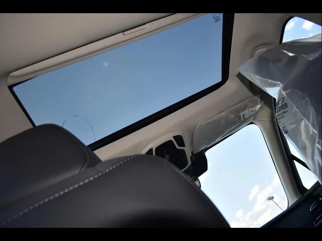 Used 2025 GREEN Subaru Limited image 7