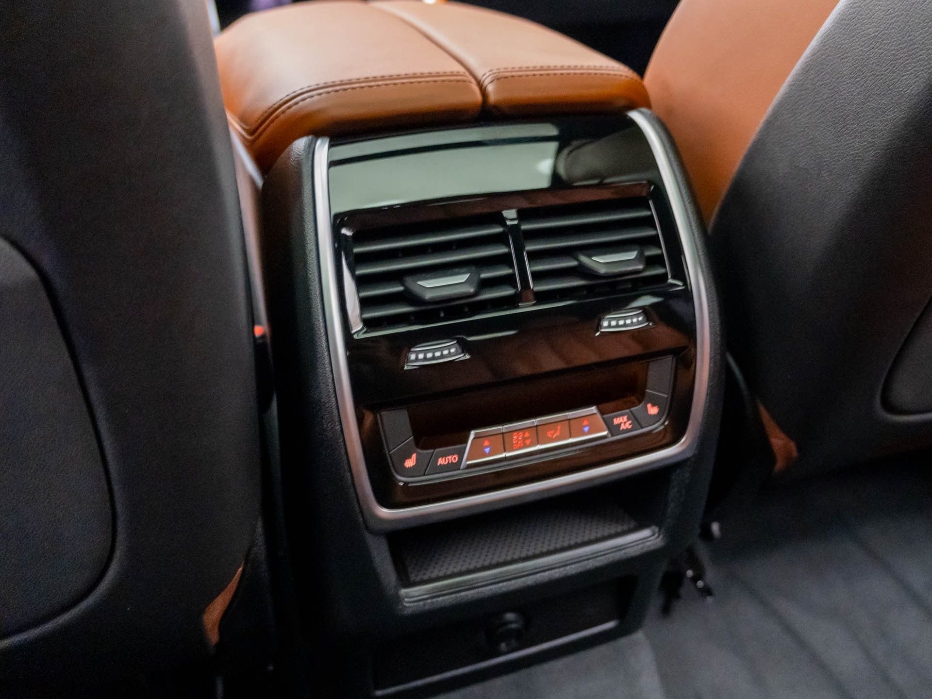 New 2027 Black Sapphire Metallic BMW xDrive40i image 19