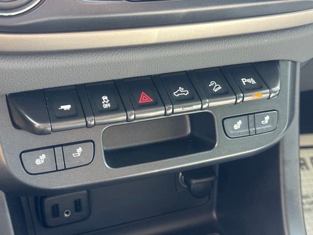 Used 2019 Gray Chevrolet Z71 image 22