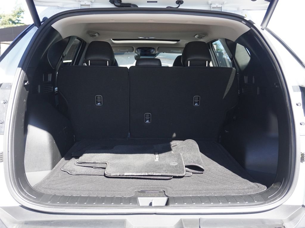 Used 2023 White Hyundai SEL image 18