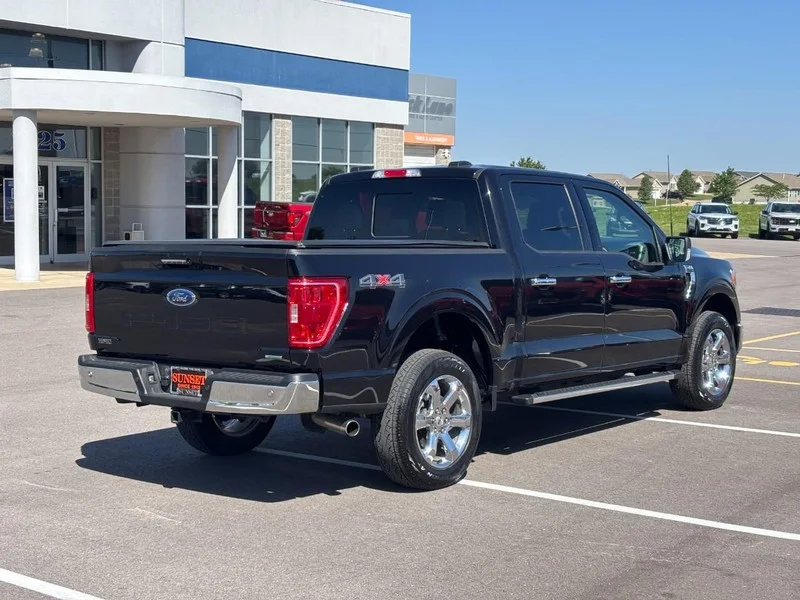 Used 2023 Agate Black Metallic Ford XLT image 3